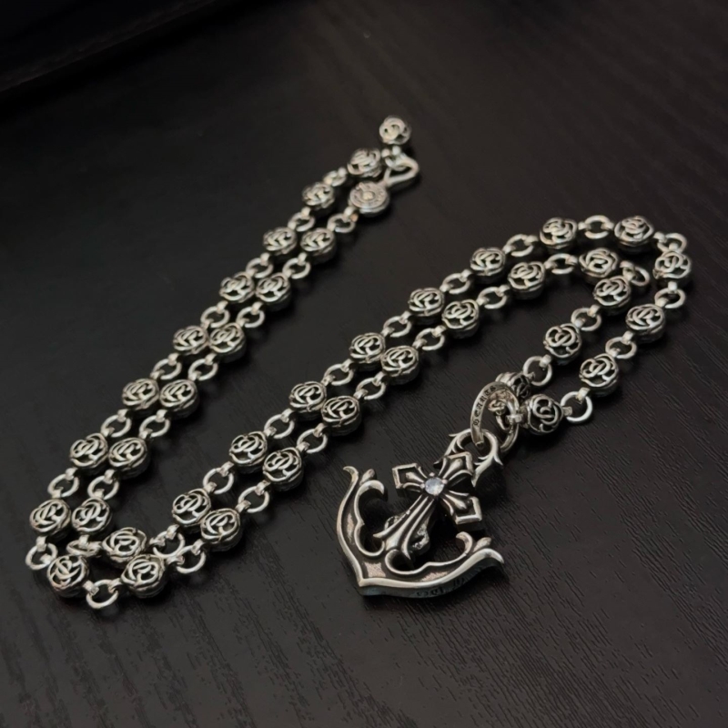 Ch*0me He**ts necklaces